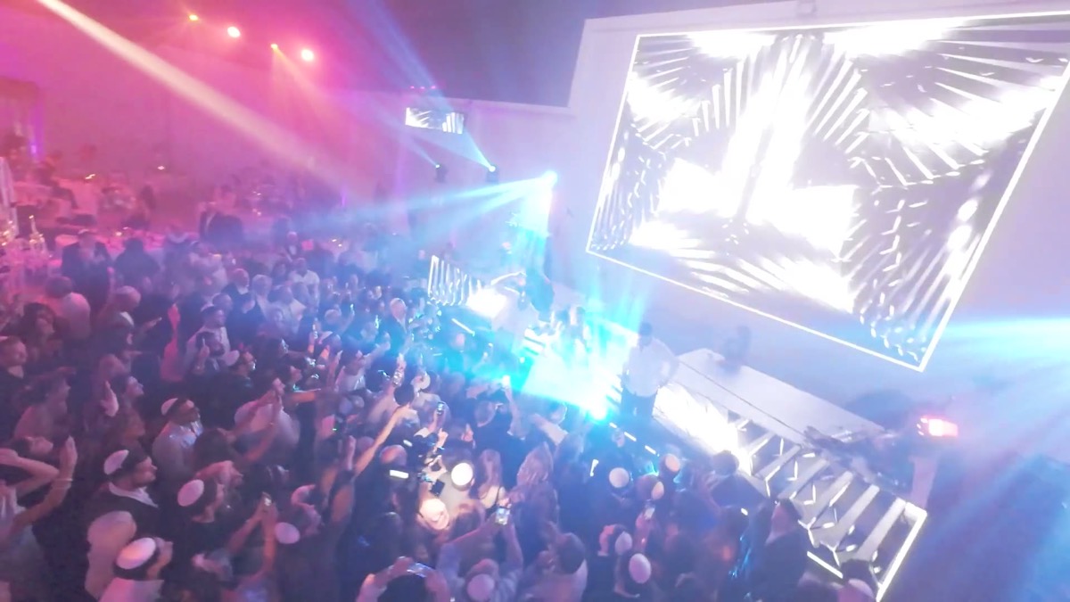 Drone & mur LED - Le White - 2026, teaser vidéo, Drop Music