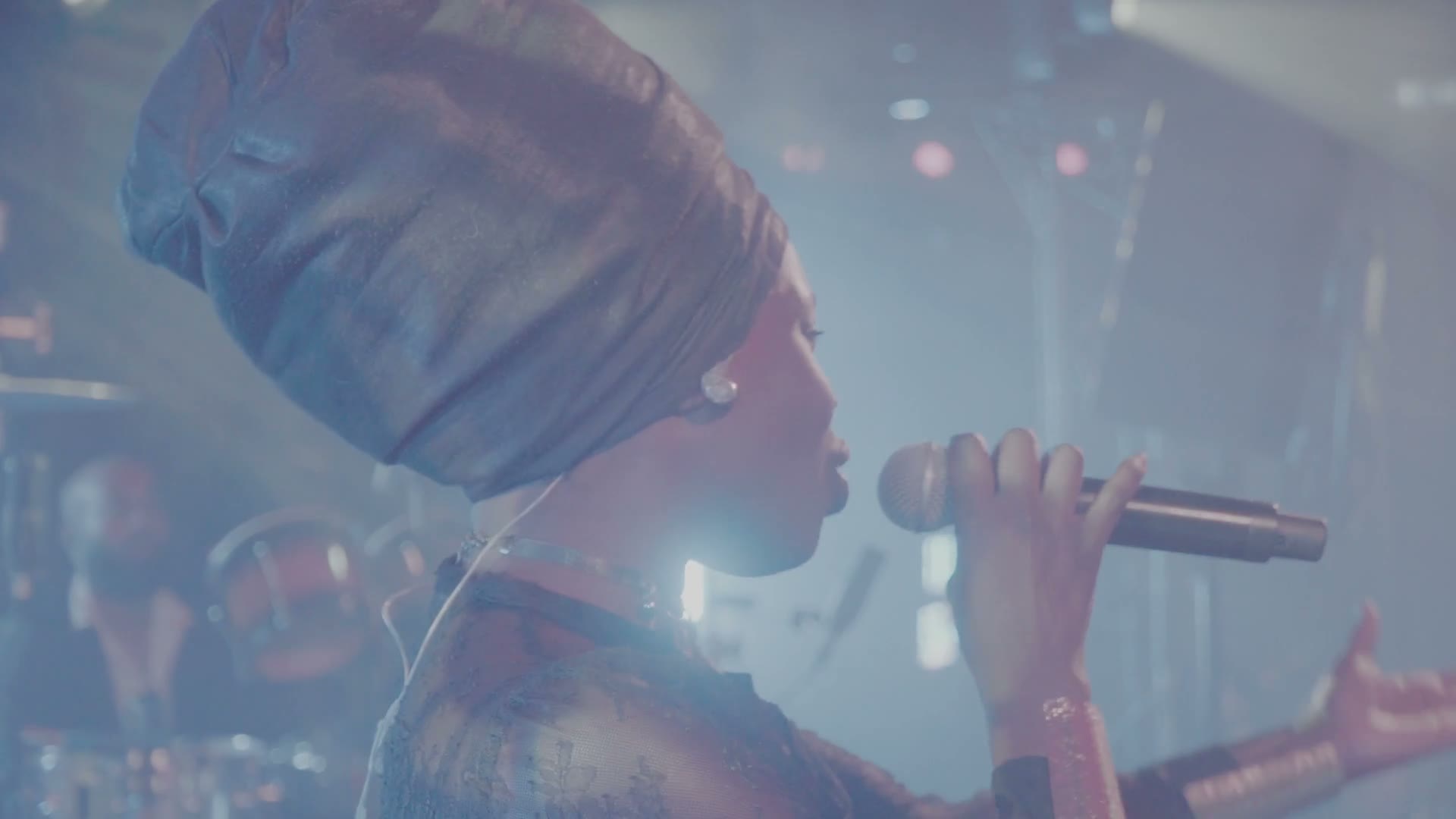Oma - L'Hymne à l'amour, vidéo live, Drop Music